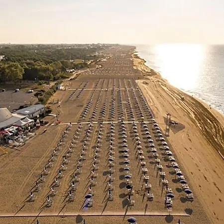 Hotel Prestige With Garden Oasis And Parking Space Bibione