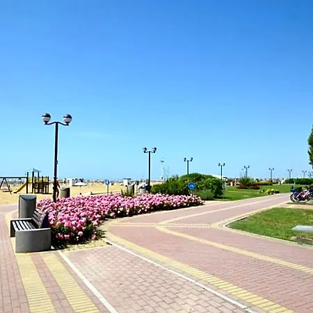 Prestige With Garden Oasis And Parking Space *